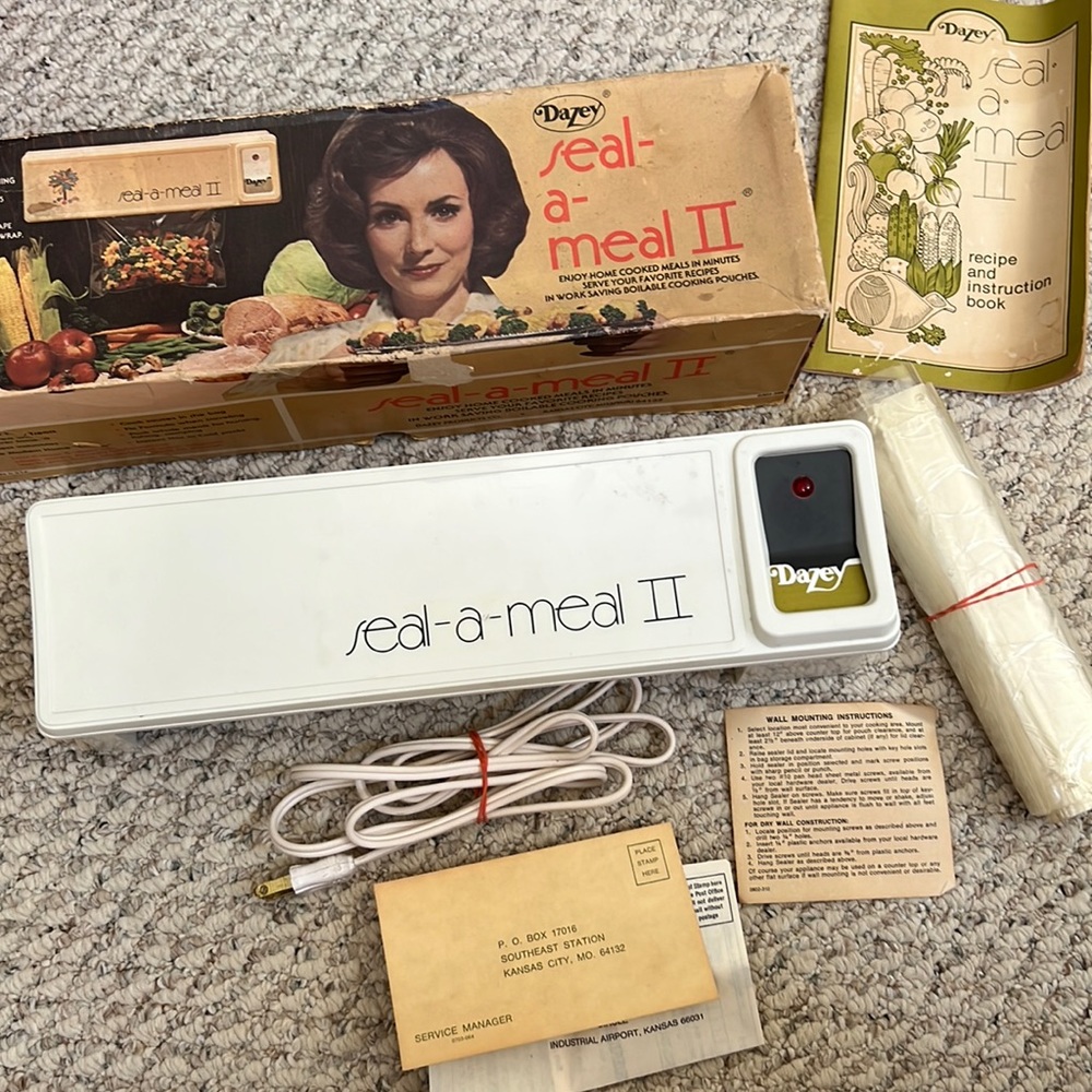 Vintage Dazey Seal A Meal II Air Tight Vacuum in Original Box Model 7000